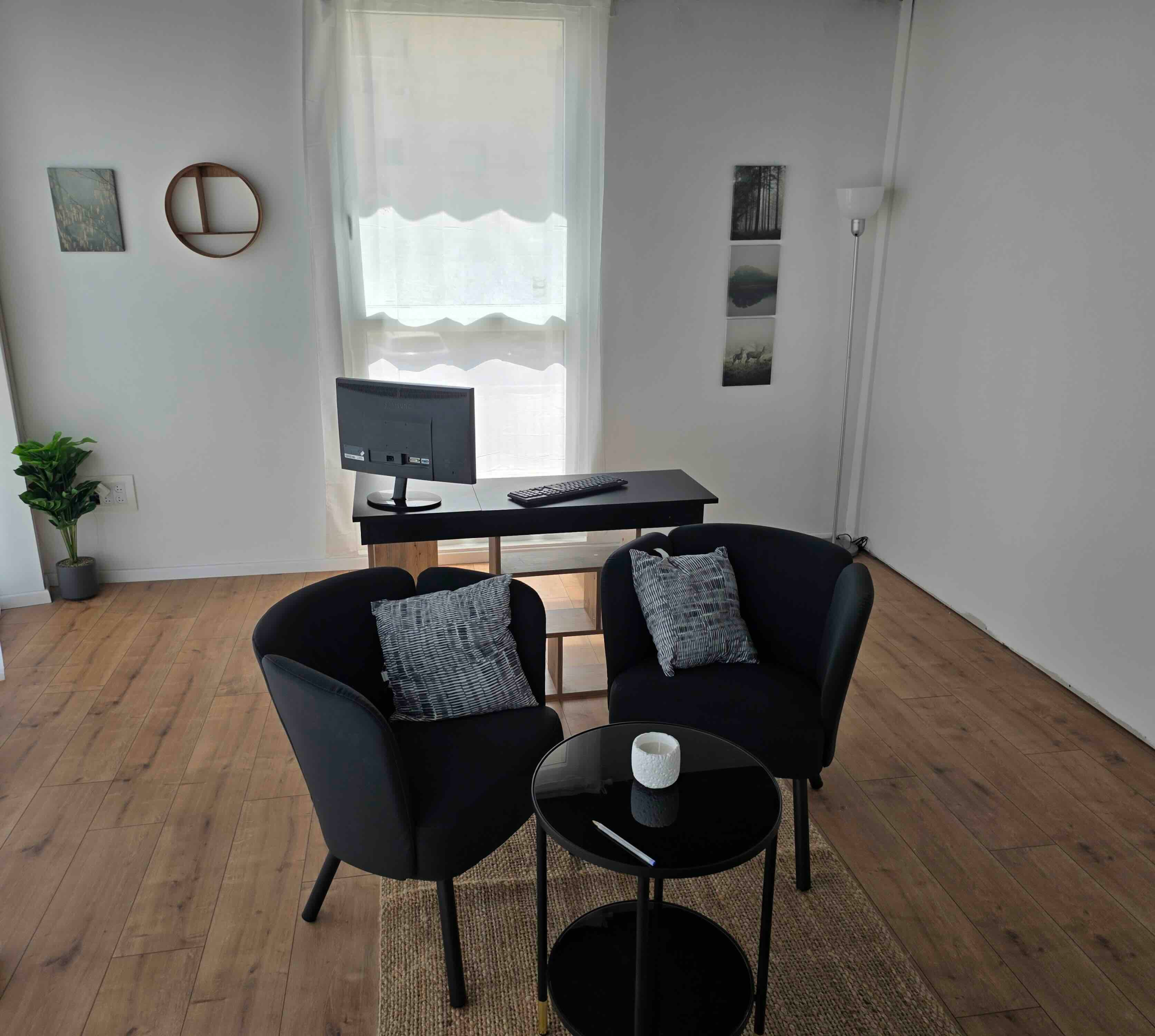 חלל עבודה מודרני בחריש להשכרה - כולל אינטרנט מהיר ואווירה שקטה