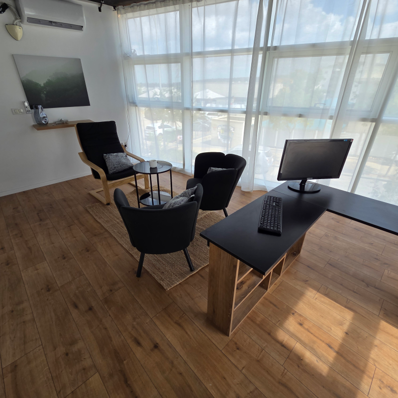 משרד להשכרה עם חניה נוחה בחריש – נגיש לאורחי הלקוחות